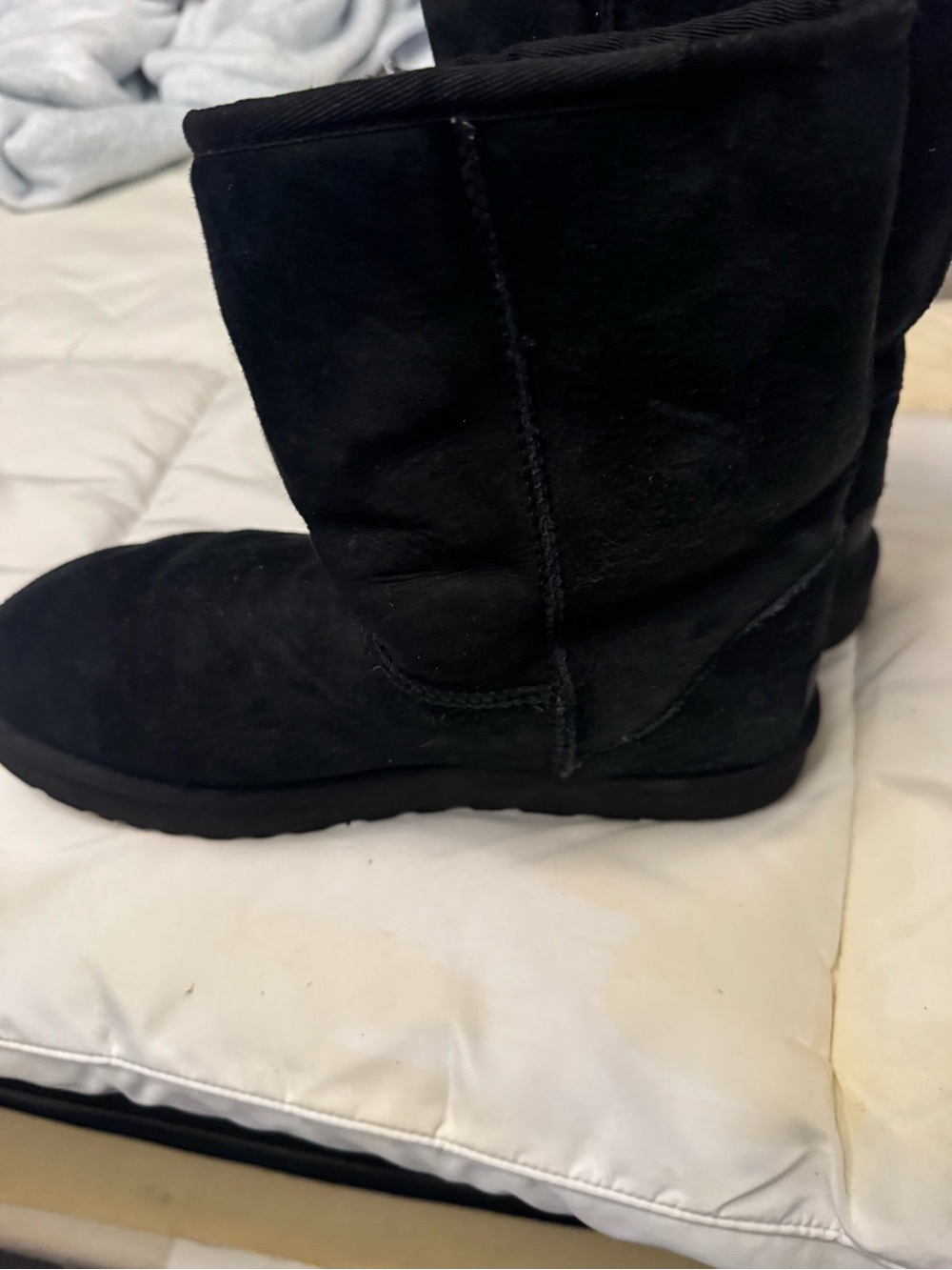 UGG Classic Short Boot in Black